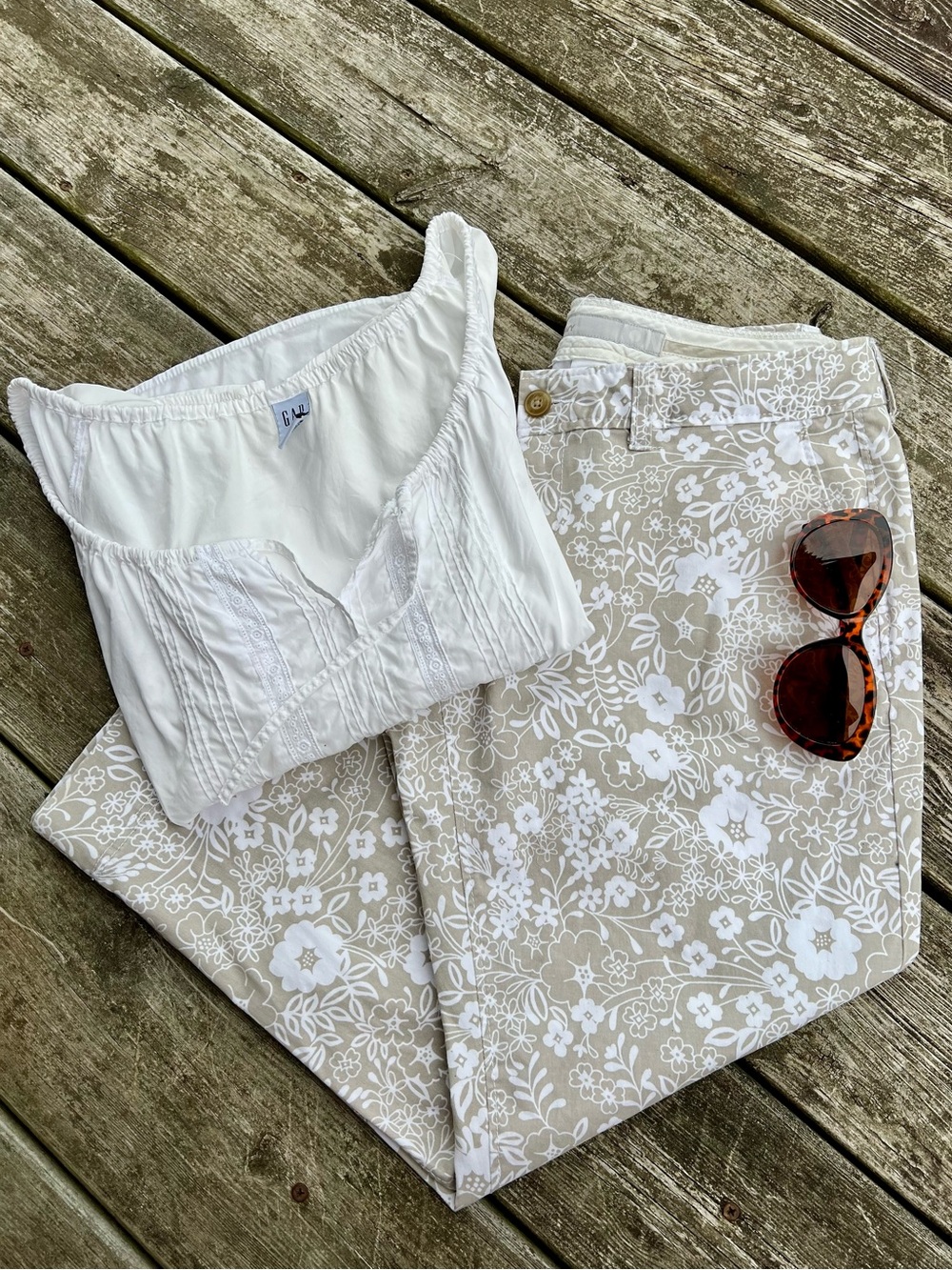 OLD NAVY STRETCH CAPRIS